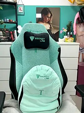 Snapshot of TheRealJessyLey chatting on 09-11-25, 05:13 TheRealJessyLey online show from 09-11-25, 05:13