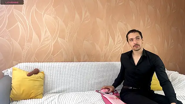 Snapshot of VelvetMiley chatting on 11-28-25, 04:12 VelvetMiley online show from 11-28-25, 04:12