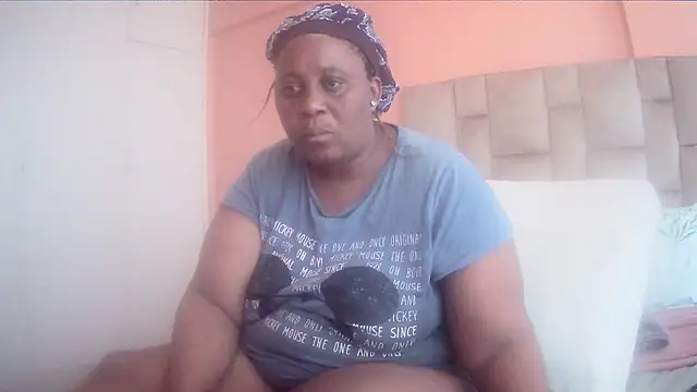 HUGEASSXXXXX online show from 04-15-26, 06:52