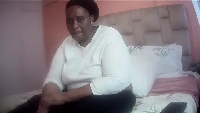Snapshot of HUGEASSXXXXX chatting on 04-23-26, 05:25 HUGEASSXXXXX online show from 04-23-26, 05:25
