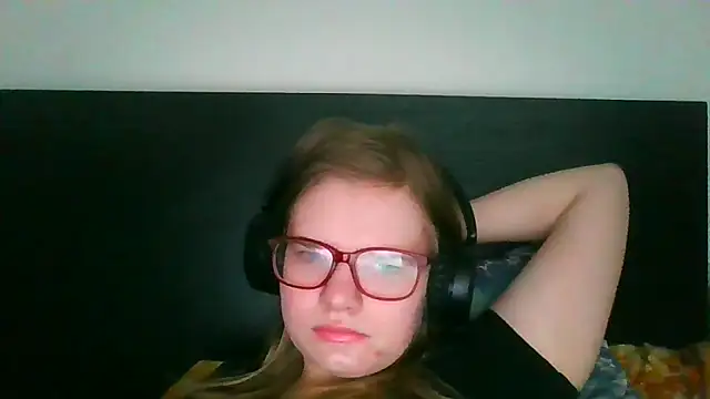 Moonolighta online show from 03-10-26, 08:51