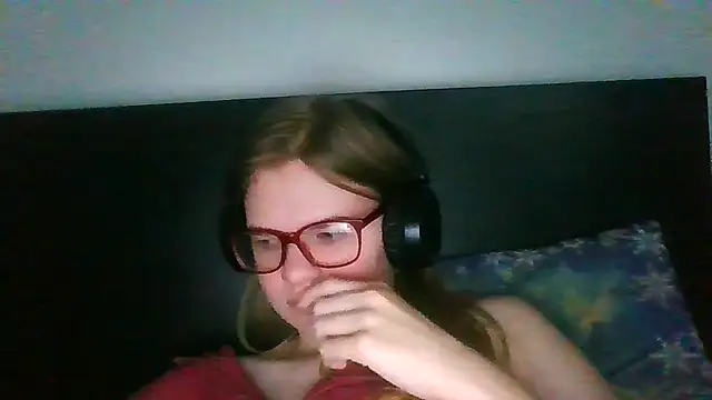 Moonolighta online show from 09-30-25, 06:52