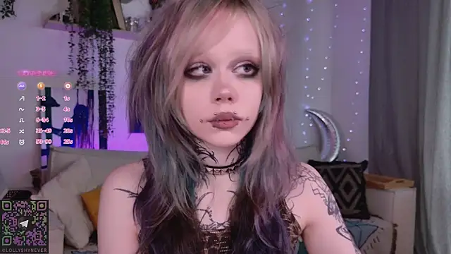 Snapshot of Lollyshy chatting on 02-19-26, 07:49 Lollyshy online show from 02-19-26, 07:49