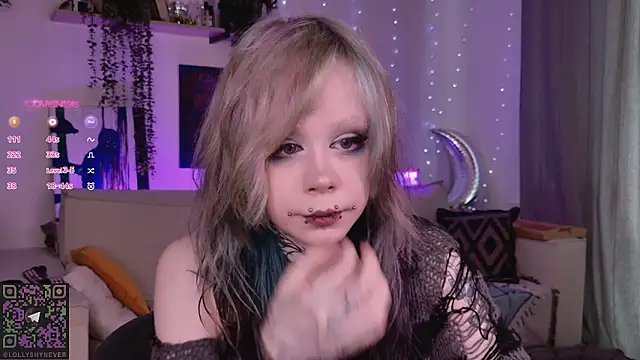 Snapshot of Lollyshy chatting on 02-22-26, 09:00 Lollyshy online show from 02-22-26, 09:00