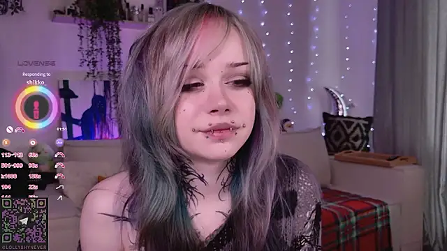 Snapshot of Lollyshy chatting on 02-10-26, 11:53 Lollyshy online show from 02-10-26, 11:53