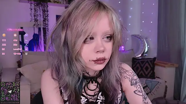 Snapshot of Lollyshy chatting on 02-25-26, 08:25 Lollyshy online show from 02-25-26, 08:25