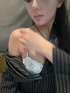 jiajia L online show from 03-27-26, 09:43