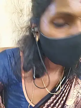 Snapshot of Honey_rosetamil chatting on 07-17-26, 01:30 Honey rosetamil online show from 07-17-26, 01:30