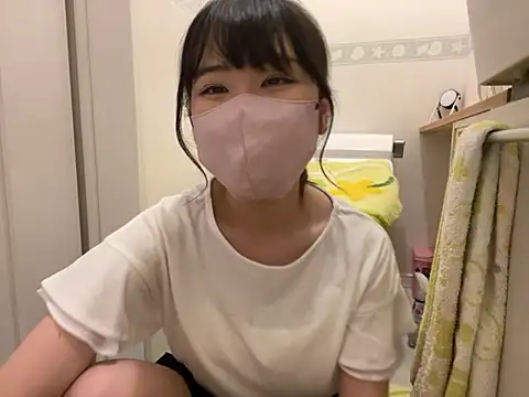 Snapshot of sora_033 chatting on 10-05-25, 03:14 sora 033 online show from 10-05-25, 03:14