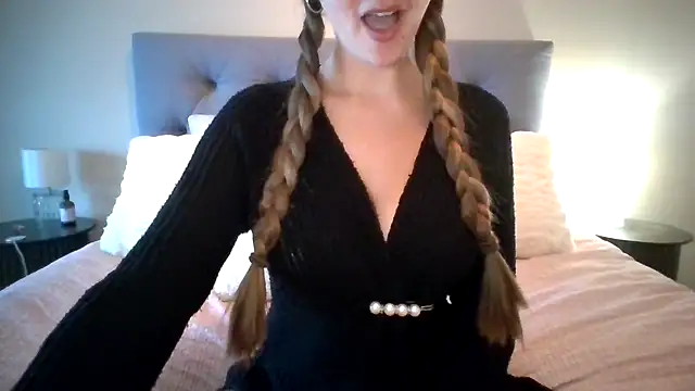 Snapshot of TaylorWest62 chatting on 10-21-25, 12:48 TaylorWest62 online show from 10-21-25, 12:48