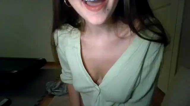 Snapshot of TaylorWest62 chatting on 01-08-26, 01:55 TaylorWest62 online show from 01-08-26, 01:55