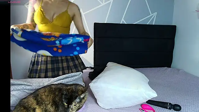 karlamoon23 online show from 03-25-26, 08:30