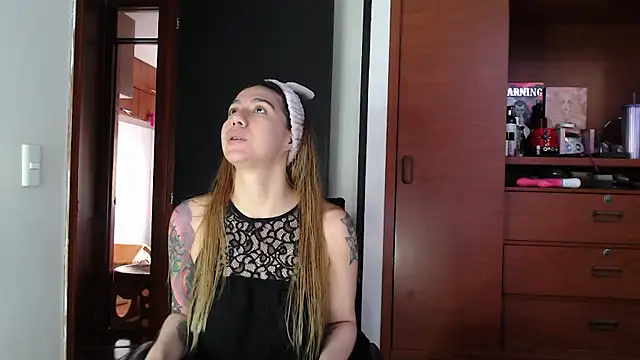 karlamoon23 online show from 09-24-25, 08:48