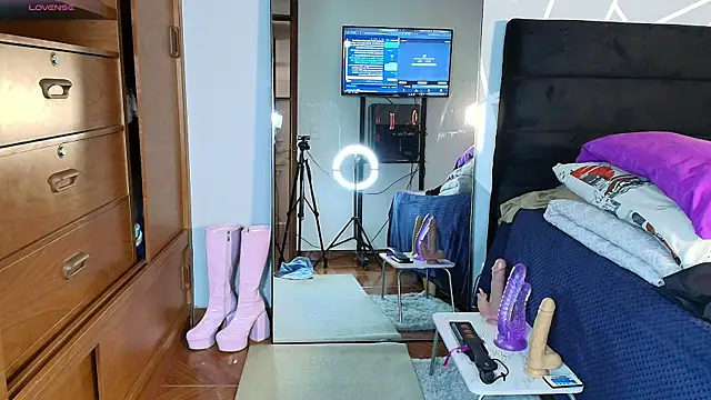 karlamoon23 online show from 04-01-26, 08:06