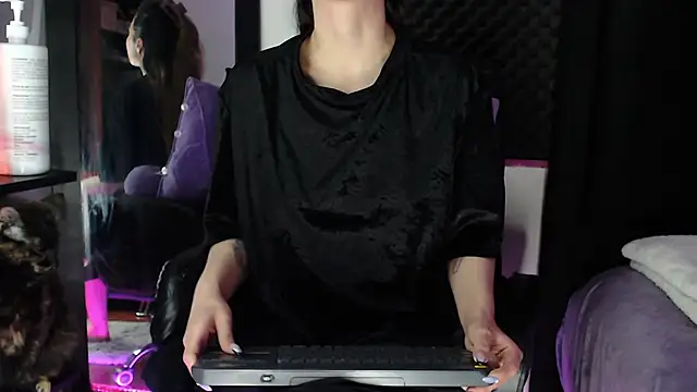 karlamoon23 online show from 11-20-25, 06:30