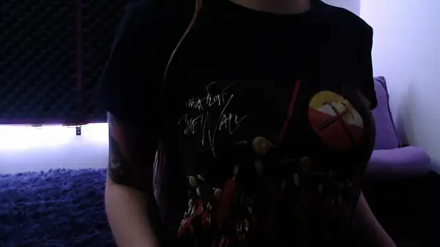 karlamoon23 online show from 10-15-25, 10:07