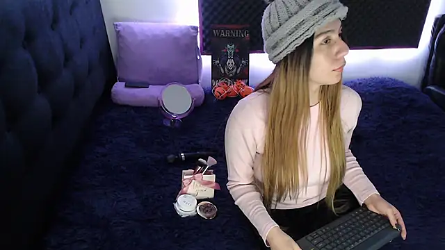 karlamoon23 online show from 10-11-25, 01:06