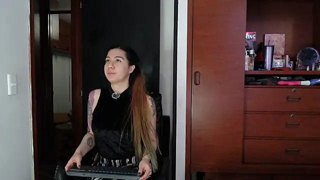 karlamoon23 online show from 09-22-25, 10:38