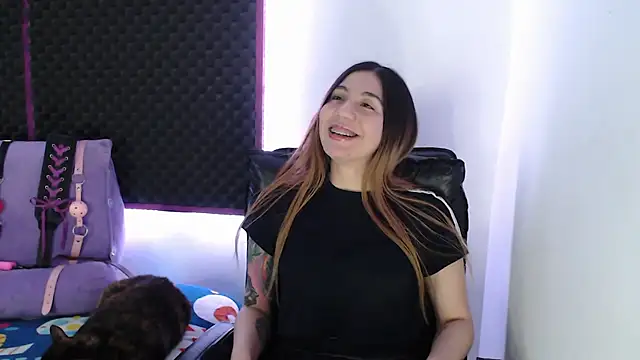 karlamoon23 online show from 10-17-25, 08:32