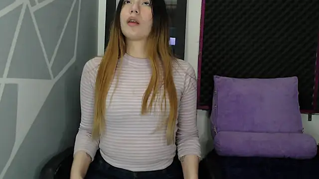 karlamoon23 online show from 12-04-25, 09:25