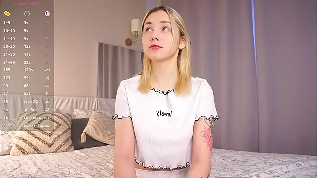 Snapshot of LilianBenskin chatting on 02-02-26, 06:12 LilianBenskin online show from 02-02-26, 06:12