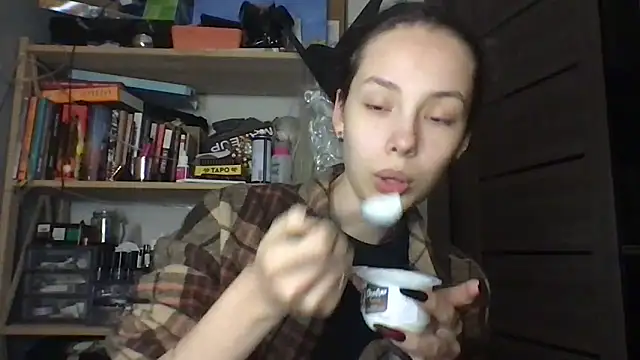 Yuna5343 online show from 12-16-25, 08:13