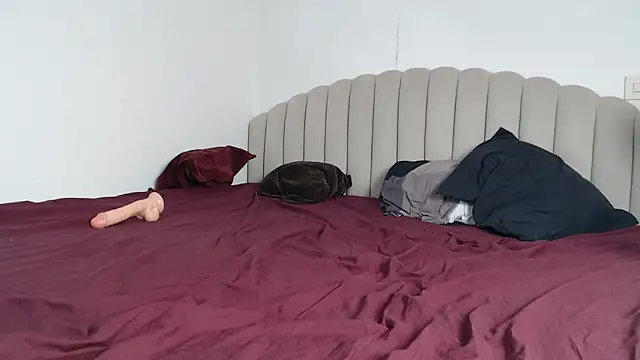 Snapshot of AgnesRoseCams chatting on 10-14-25, 07:31 AgnesRoseCams online show from 10-14-25, 07:31