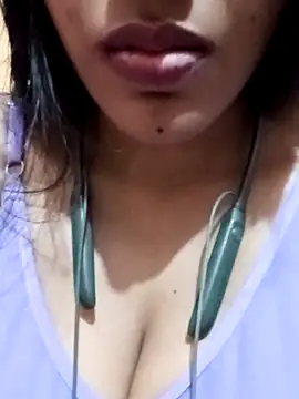 Snapshot of kaviyaponnu0987 chatting on 11-06-25, 09:02 kaviyaponnu0987 online show from 11-06-25, 09:02