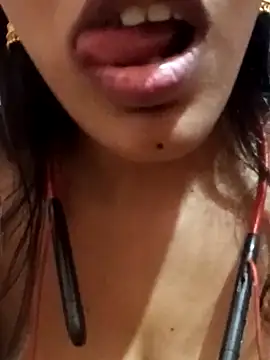 Snapshot of kaviyaponnu0987 chatting on 09-25-25, 12:11 kaviyaponnu0987 online show from 09-25-25, 12:11