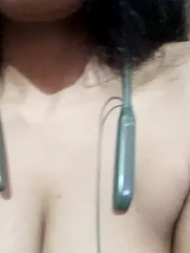 Snapshot of kaviyaponnu0987 chatting on 11-02-25, 10:42 kaviyaponnu0987 online show from 11-02-25, 10:42