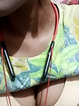 Snapshot of kaviyaponnu0987 chatting on 09-20-25, 10:42 kaviyaponnu0987 online show from 09-20-25, 10:42