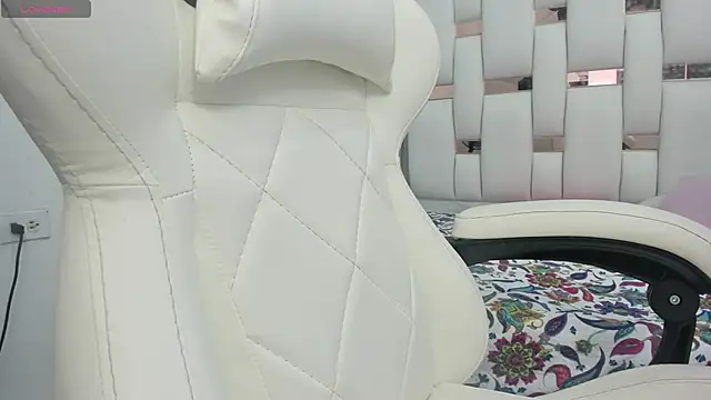 Snapshot of Katalina_red chatting on 09-18-25, 07:39 Katalina red online show from 09-18-25, 07:39