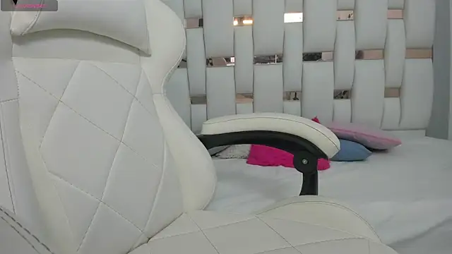 Snapshot of Katalina_red chatting on 09-13-25, 07:25 Katalina red online show from 09-13-25, 07:25