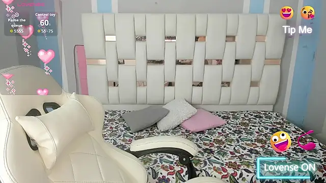 Snapshot of Katalina_red chatting on 10-10-25, 07:04 Katalina red online show from 10-10-25, 07:04