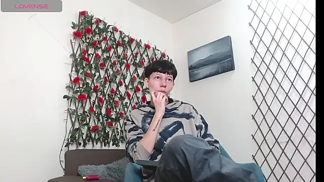 Snapshot of LiamBrown09 chatting on 05-11-26, 07:22 LiamBrown09 online show from 05-11-26, 07:22
