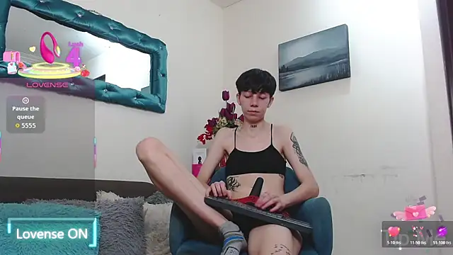 Snapshot of LiamBrown09 chatting on 02-11-26, 07:36 LiamBrown09 online show from 02-11-26, 07:36