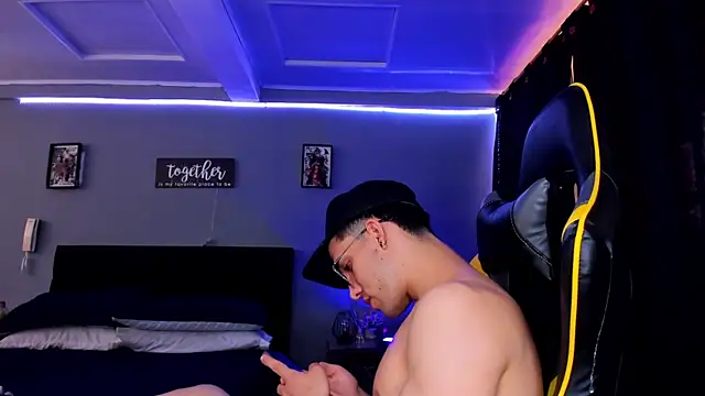 alexgiraldo   online show from 09-19-25, 02:43