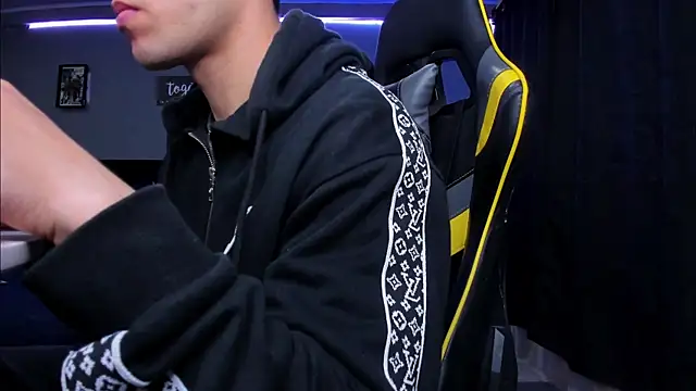 alexgiraldo   online show from 10-24-25, 09:41