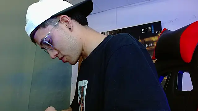 alexgiraldo   online show from 05-21-26, 01:03