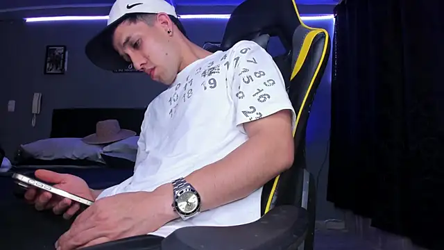 alexgiraldo   online show from 10-05-25, 10:11