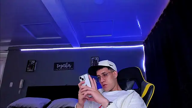 alexgiraldo   online show from 11-07-25, 12:21