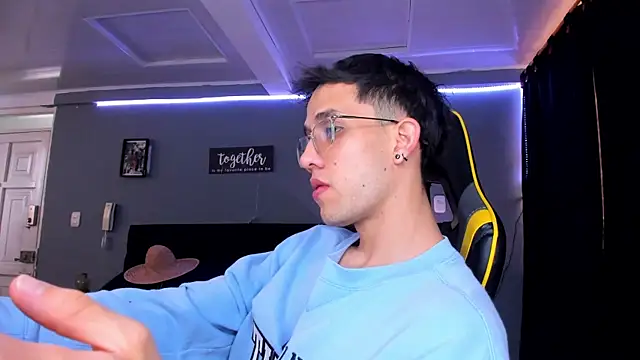 alexgiraldo   online show from 10-01-25, 03:49