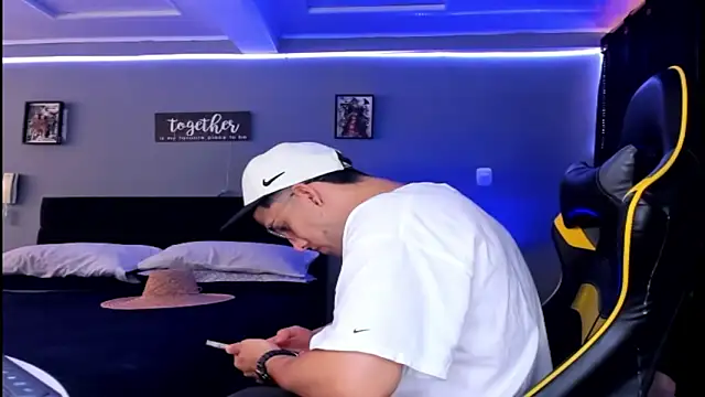 alexgiraldo   online show from 10-09-25, 01:22