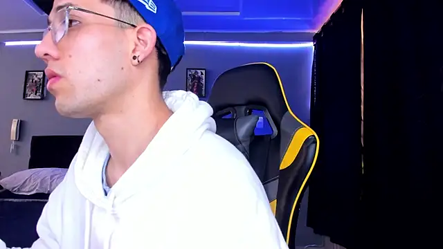 alexgiraldo   online show from 10-04-25, 01:23