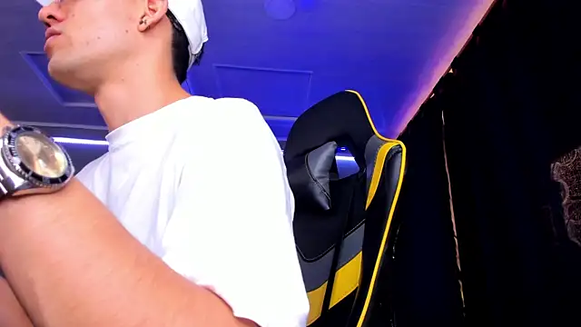 alexgiraldo   online show from 09-21-25, 01:49