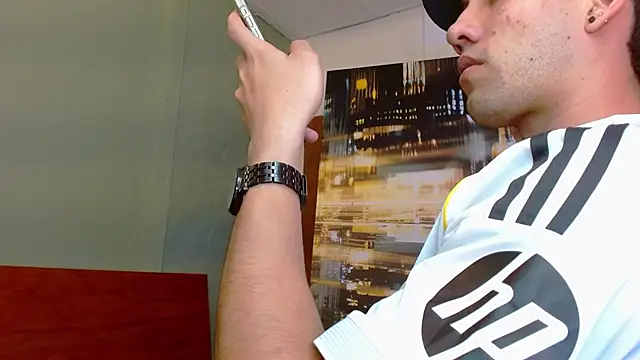 alexgiraldo   online show from 06-12-26, 03:04