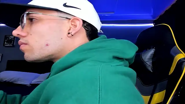 alexgiraldo   online show from 10-10-25, 12:28