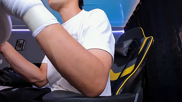 alexgiraldo   online show from 12-05-25, 08:17