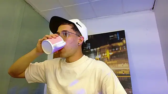 alexgiraldo   online show from 03-28-26, 04:24