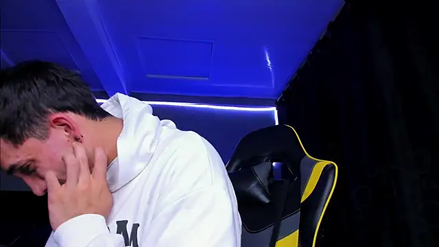 alexgiraldo   online show from 10-31-25, 04:31